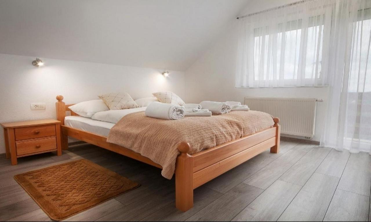 Apartment Josipa Селиште-Дрежничко Экстерьер фото