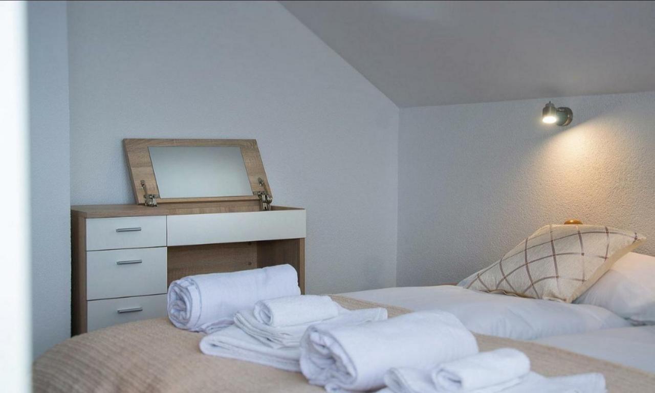 Apartment Josipa Селиште-Дрежничко Экстерьер фото