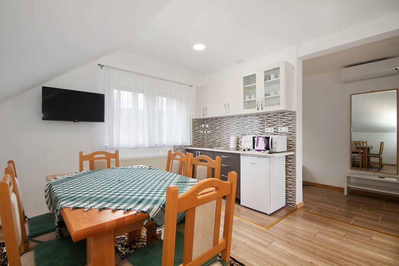 Apartment Josipa Селиште-Дрежничко Экстерьер фото