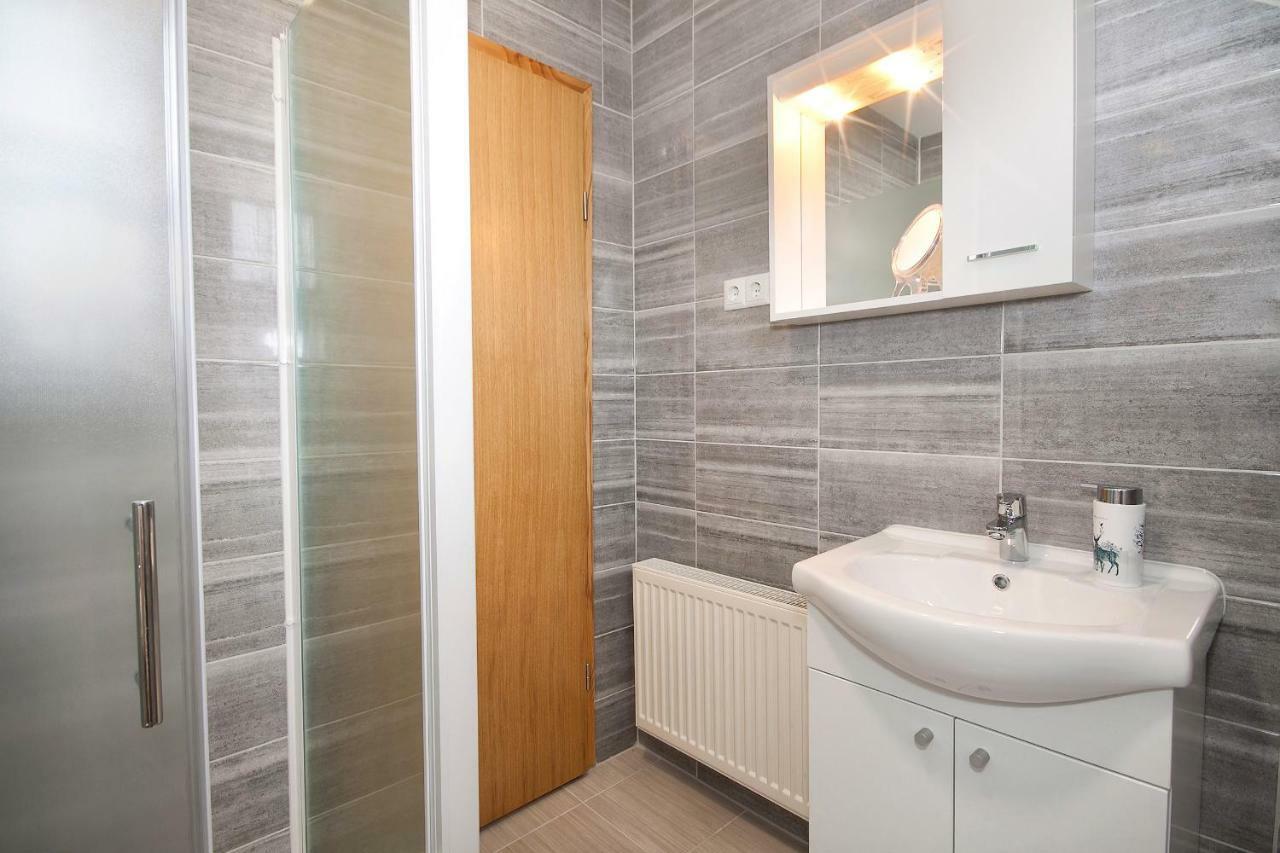 Apartment Josipa Селиште-Дрежничко Экстерьер фото